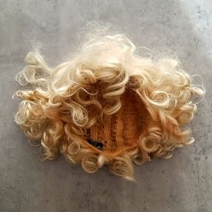 Blonde wig